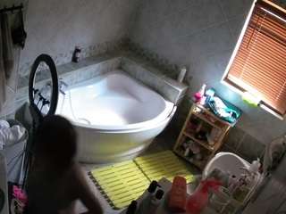 voyeurcam-julmodels-bath-1st-2