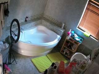 voyeurcam-julmodels-bath-1st-2