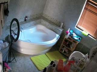 voyeurcam-julmodels-bath-1st-2