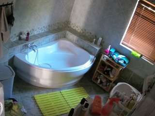 voyeurcam-julmodels-bath-1st-2