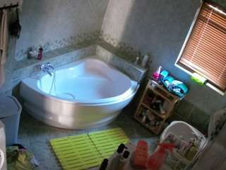 voyeurcam-julmodels-bath-1st-2