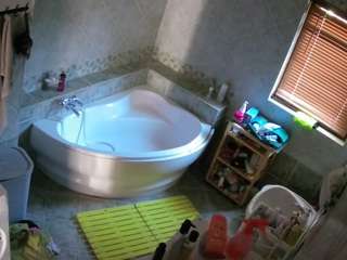 voyeurcam-julmodels-bath-1st-2