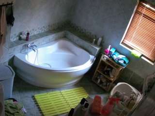 voyeurcam-julmodels-bath-1st-2