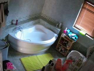 voyeurcam-julmodels-bath-1st-2