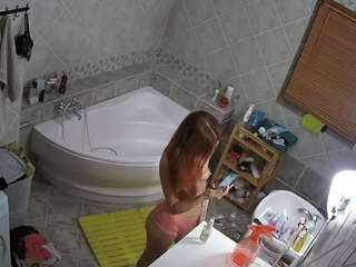 voyeurcam-julmodels-bath-1st-2 Live Webcam on CamSoda