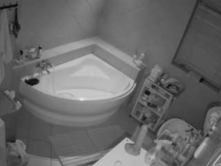 voyeurcam-julmodels-bath-1st-2