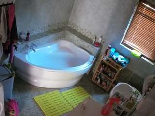 voyeurcam-julmodels-bath-1st-2