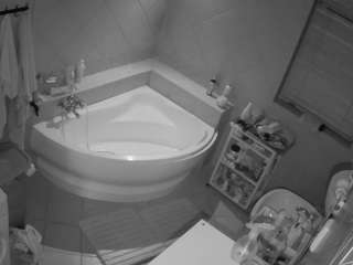voyeurcam-julmodels-bath-1st-2