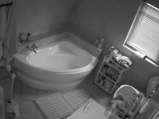 voyeurcam-julmodels-bath-1st-2