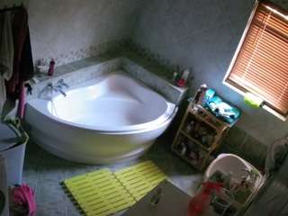 voyeurcam-julmodels-bath-1st-2