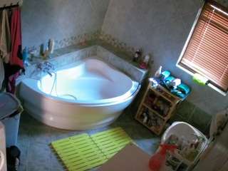 voyeurcam-julmodels-bath-1st-2