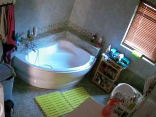 voyeurcam-julmodels-bath-1st-2