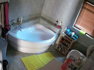 voyeurcam-julmodels-bath-1st-2