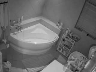 voyeurcam-julmodels-bath-1st-2