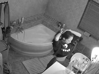voyeurcam-julmodels-bath-1st-2