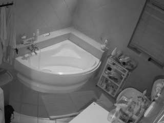 voyeurcam-julmodels-bath-1st-2