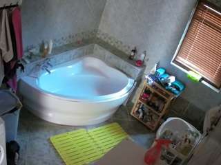 voyeurcam-julmodels-bath-1st-2