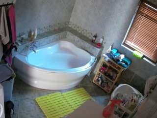voyeurcam-julmodels-bath-1st-2 webcam model