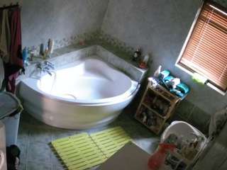 voyeurcam-julmodels-bath-1st-2