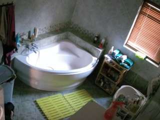 voyeurcam-julmodels-bath-1st-2