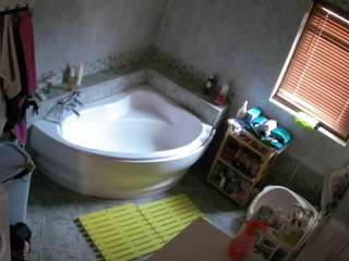 voyeurcam-julmodels-bath-1st-2 webcam model