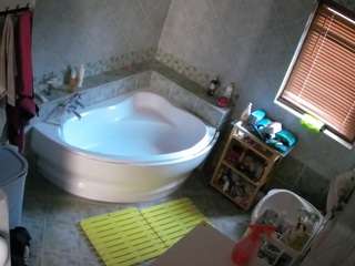 voyeurcam-julmodels-bath-1st-2
