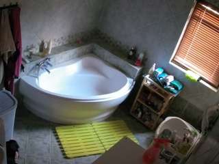 voyeurcam-julmodels-bath-1st-2