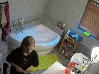 voyeurcam-julmodels-bath-1st-2