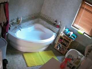 voyeurcam-julmodels-bath-1st-2