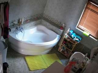 voyeurcam-julmodels-bath-1st-2