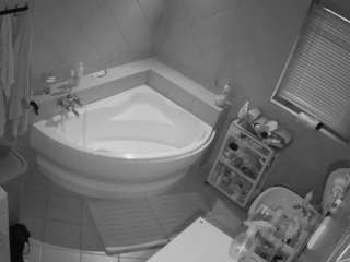 voyeurcam-julmodels-bath-1st-2