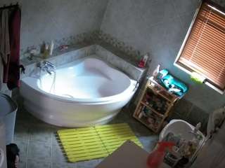 voyeurcam-julmodels-bath-1st-2