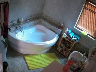 voyeurcam-julmodels-bath-1st-2