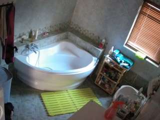 voyeurcam-julmodels-bath-1st-2