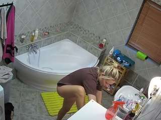 voyeurcam-julmodels-bath-1st-2