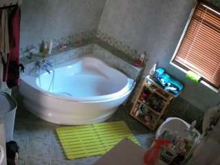 voyeurcam-julmodels-bath-1st-2