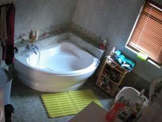 voyeurcam-julmodels-bath-1st-2