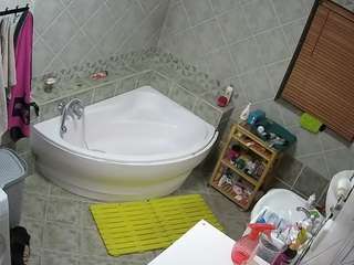 voyeurcam-julmodels-bath-1st-2