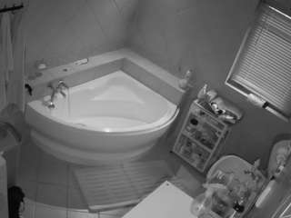 voyeurcam-julmodels-bath-1st-2