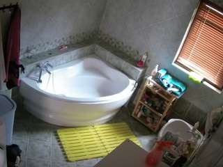 voyeurcam-julmodels-bath-1st-2