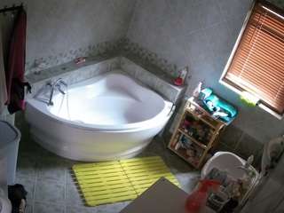 voyeurcam-julmodels-bath-1st-2