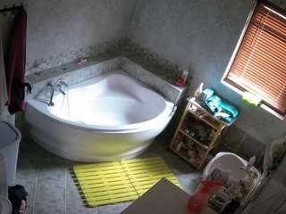 voyeurcam-julmodels-bath-1st-2