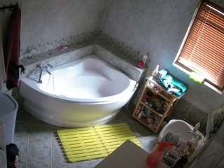 voyeurcam-julmodels-bath-1st-2