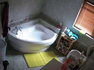 voyeurcam-julmodels-bath-1st-2