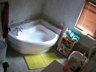 voyeurcam-julmodels-bath-1st-2