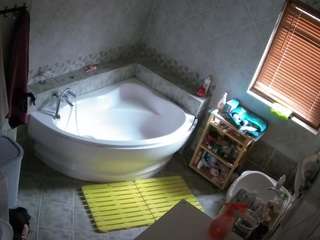 voyeurcam-julmodels-bath-1st-2