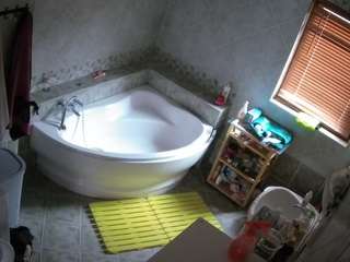 voyeurcam-julmodels-bath-1st-2