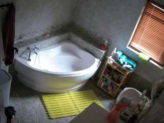 voyeurcam-julmodels-bath-1st-2