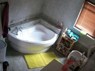 voyeurcam-julmodels-bath-1st-2