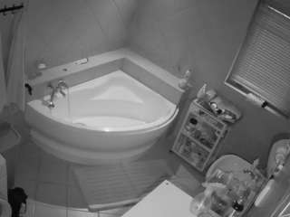 voyeurcam-julmodels-bath-1st-2